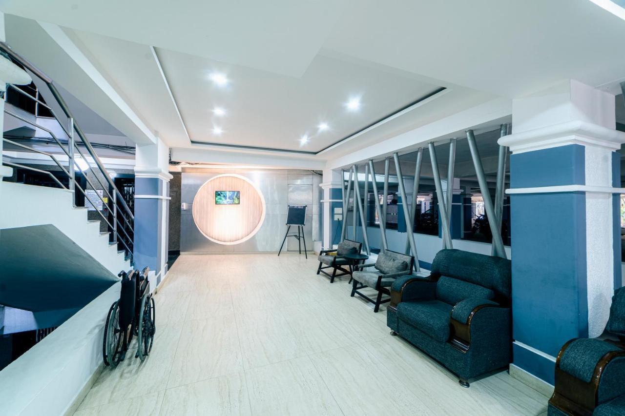Hotel Athome , Whitefields, Kondapur Hyderabad Bagian luar foto