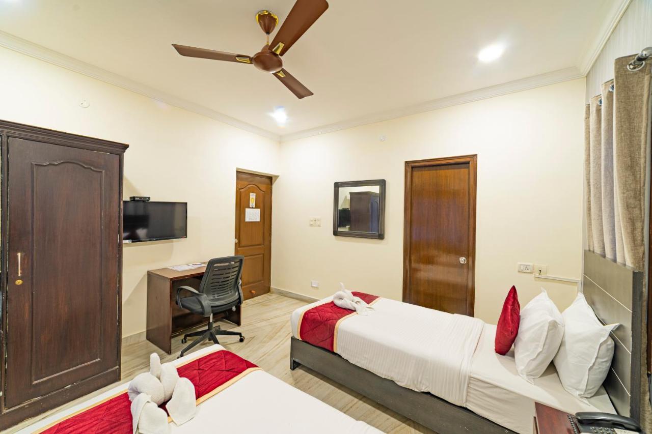 Hotel Athome , Whitefields, Kondapur Hyderabad Bagian luar foto