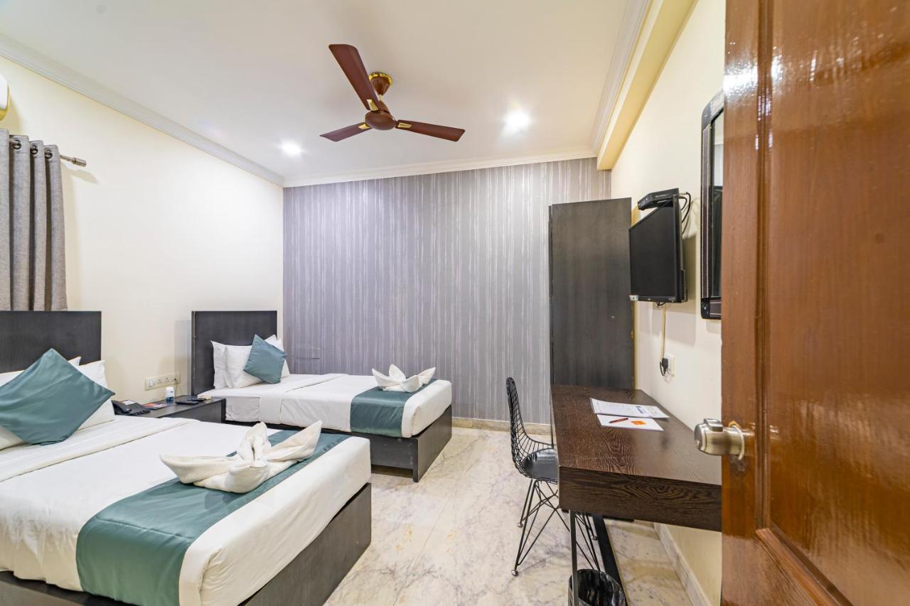 Hotel Athome , Whitefields, Kondapur Hyderabad Bagian luar foto
