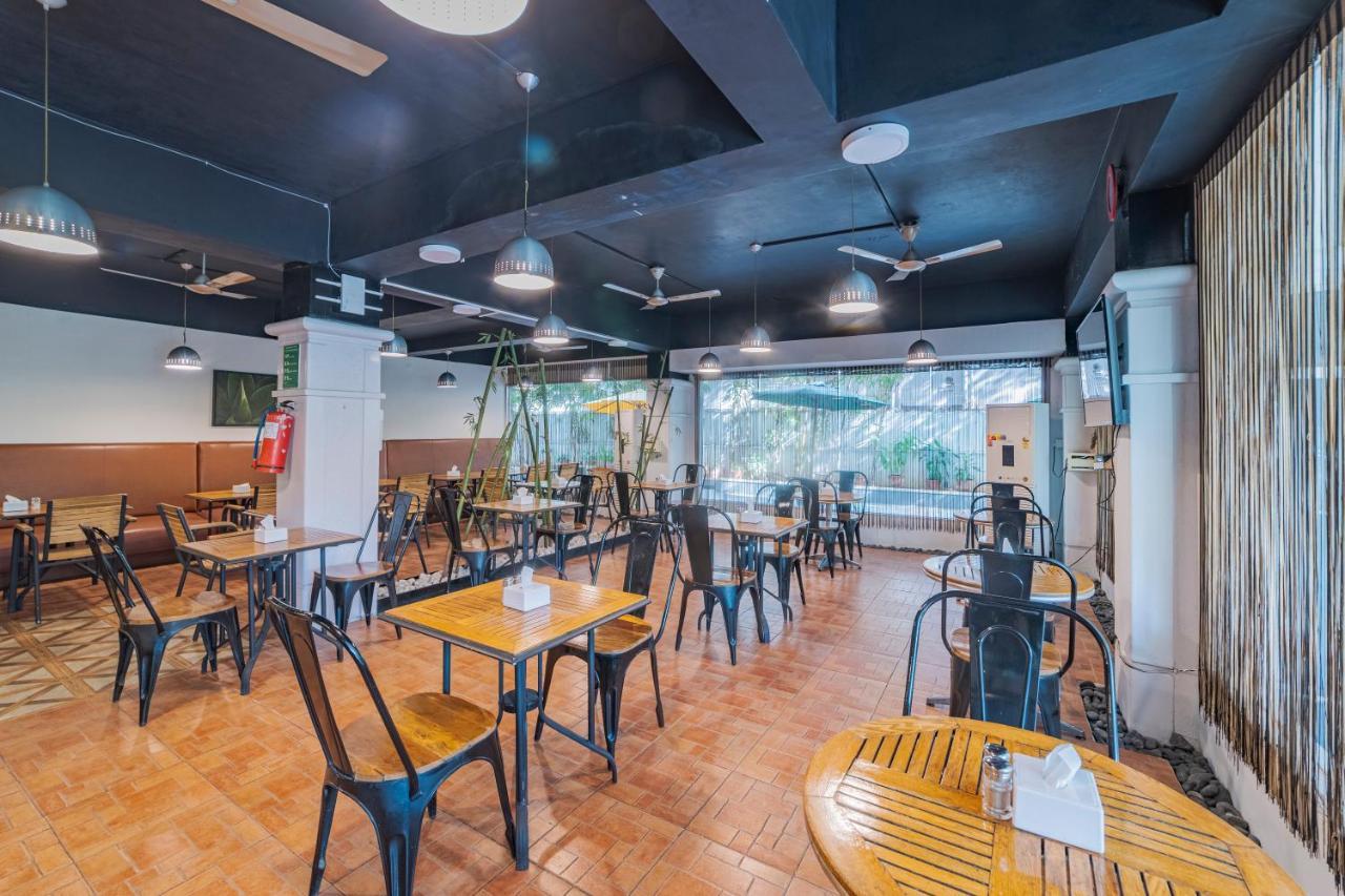 Hotel Athome , Whitefields, Kondapur Hyderabad Bagian luar foto