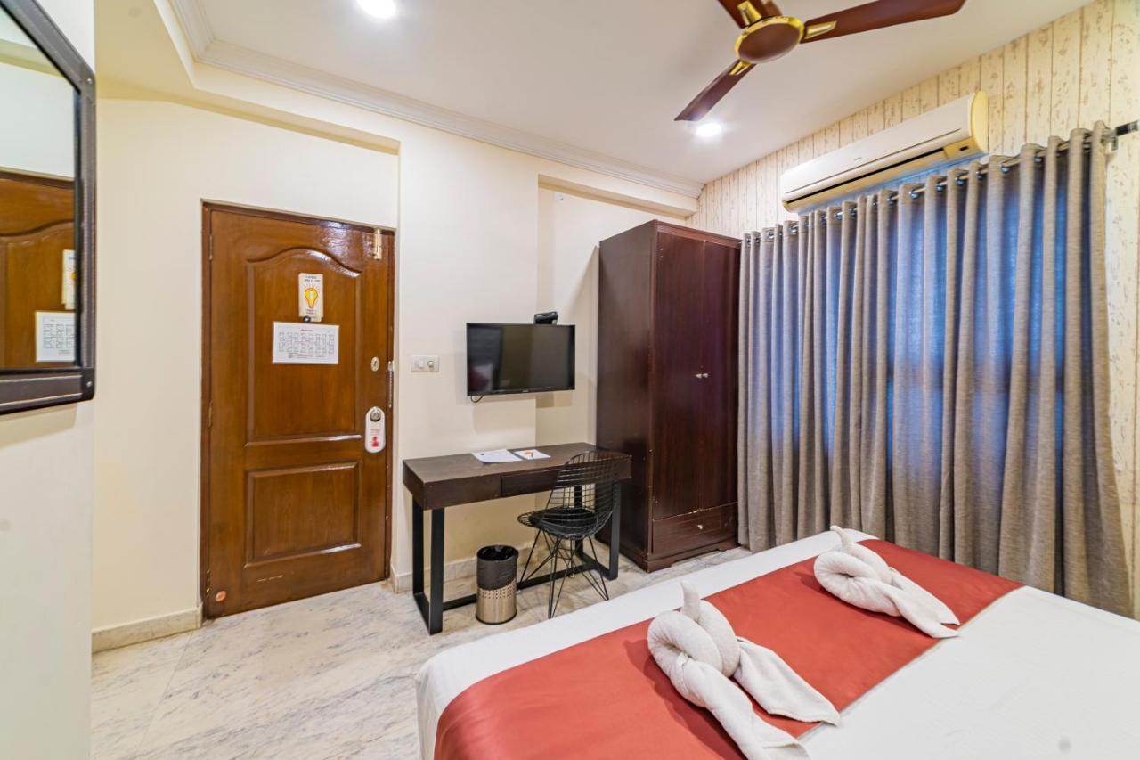 Hotel Athome , Whitefields, Kondapur Hyderabad Bagian luar foto