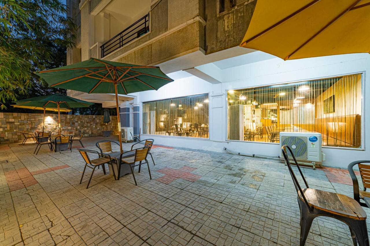 Hotel Athome , Whitefields, Kondapur Hyderabad Bagian luar foto