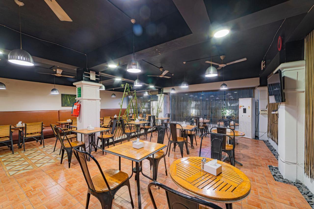 Hotel Athome , Whitefields, Kondapur Hyderabad Bagian luar foto